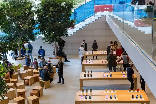 Seit der Eröffnung in 2017 wird der Apple Michigan Avenue Flagship Store in Chicago von zahlreichen Apple- sowie Architektur-Begeisterten besucht