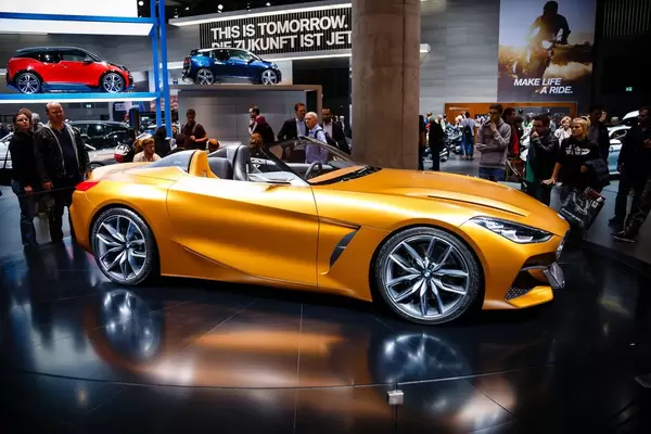 Seitenansicht des neuen BMW Z4 Konzepts bei der IAA 2017 in Frankfurt am Main