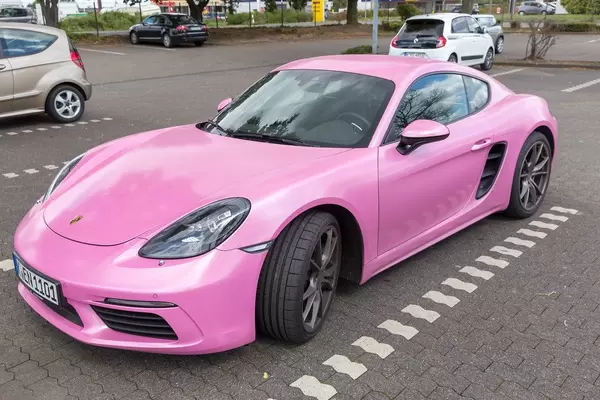 Pinker Porsche 718 Cayman