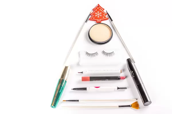 Set of decorative cosmetics in the form of a Christmas tree