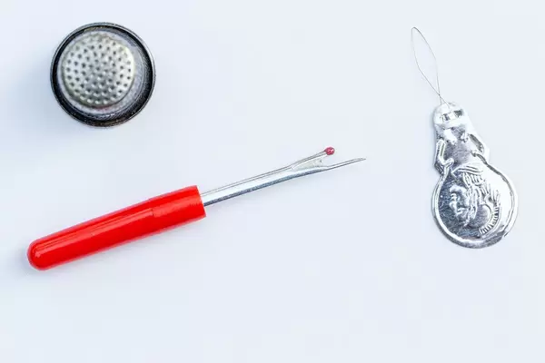 Set of tools for working with needles while sewing