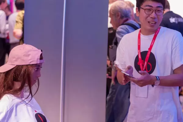 Sex-Roboter wird mit dem Handy gesteuert