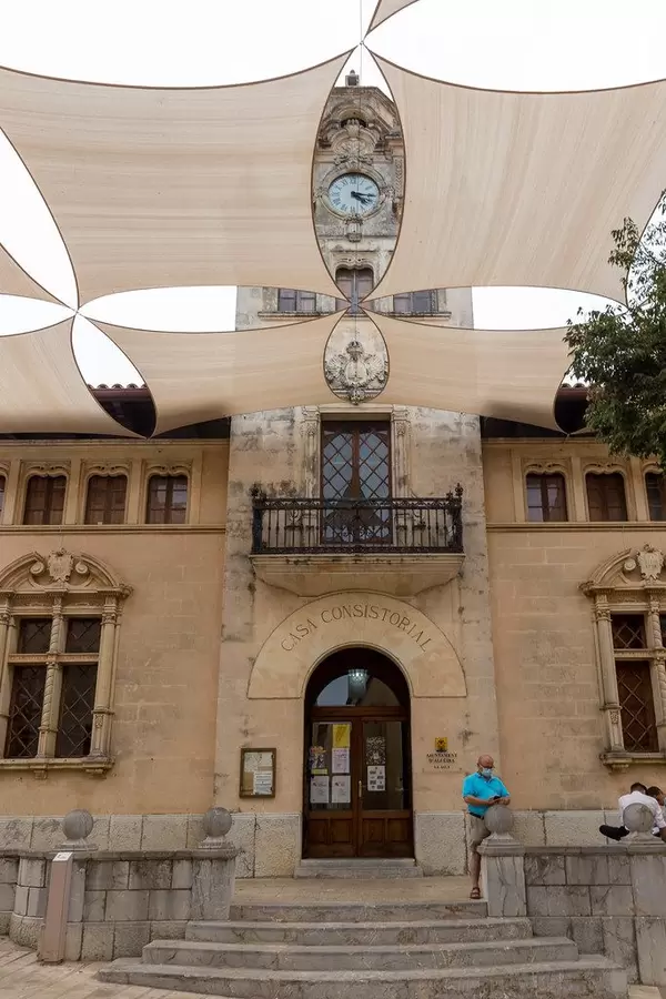 Shade sails in front of the Casa consistorial (town hall) in the old town of Alcudía, north of Mallorca