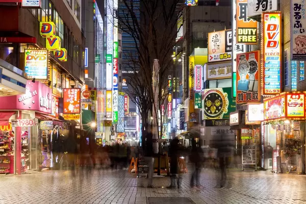 Shinjuku at Night: 30 seconds expore