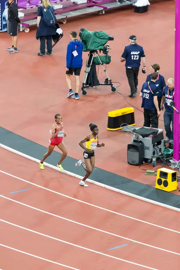 Shitaye Eshete und Mercyline Chelangat (10.000 Meter Lauf) bei den  IAAF Leichtathletik-Weltmeisterschaften 2017 in London