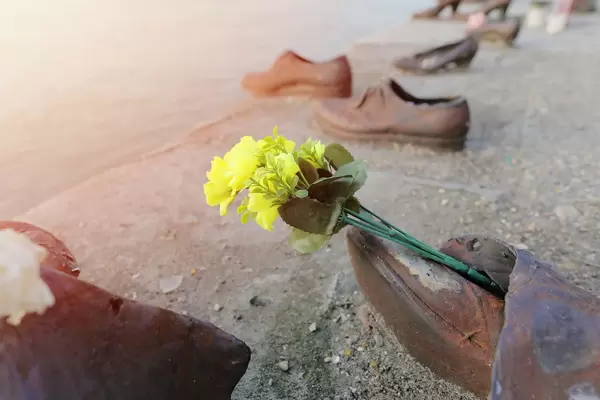 Shoes on Danube bank, memorial