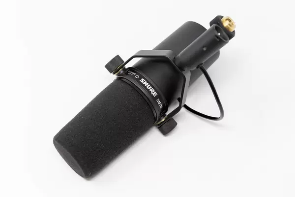 Shure SM7B cardioid dynamic microphone with unique sound experience