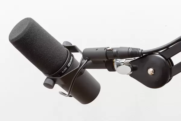 Shure SM7B microphone for the unique connection between speaker and listener