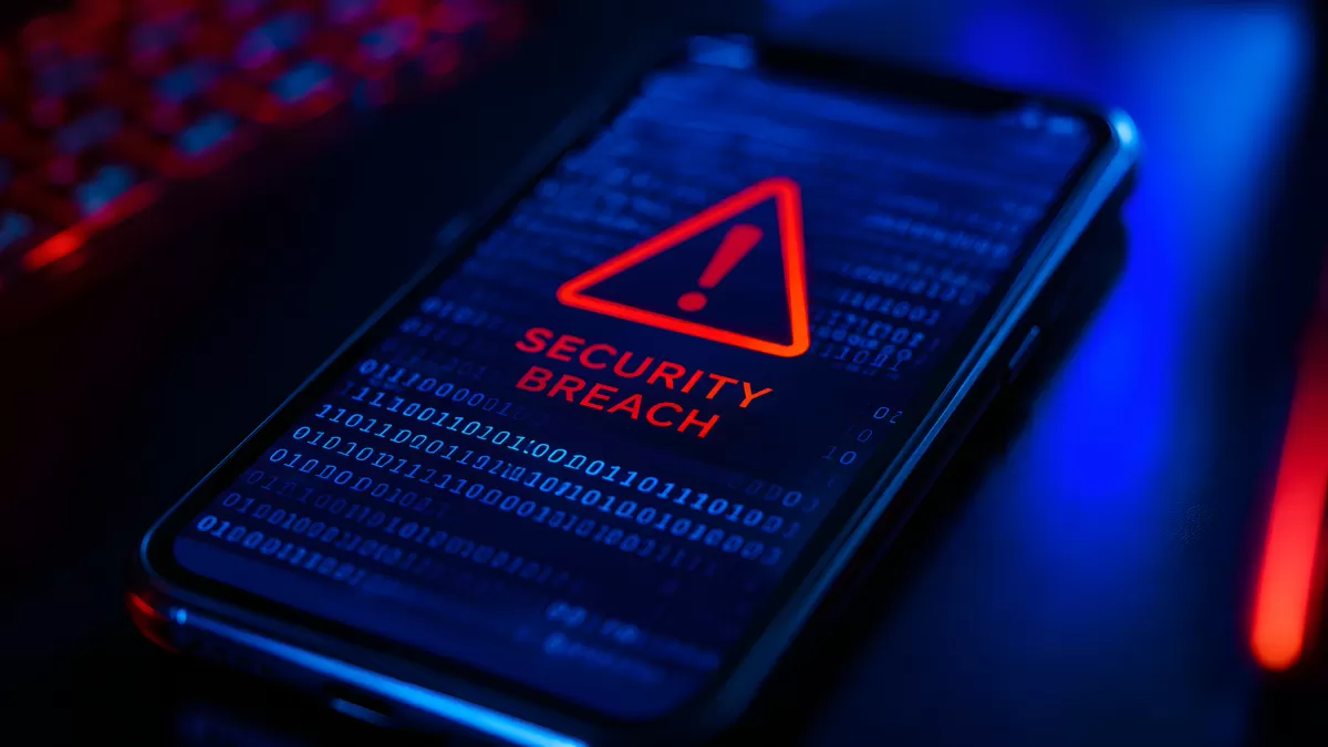 Sicherheitswarnung auf Smartphone-Display im Dunkeln