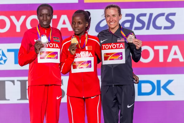 Siegerehrung: Marathon der Frauen mit Chelimo, Kiplagat und Cragg