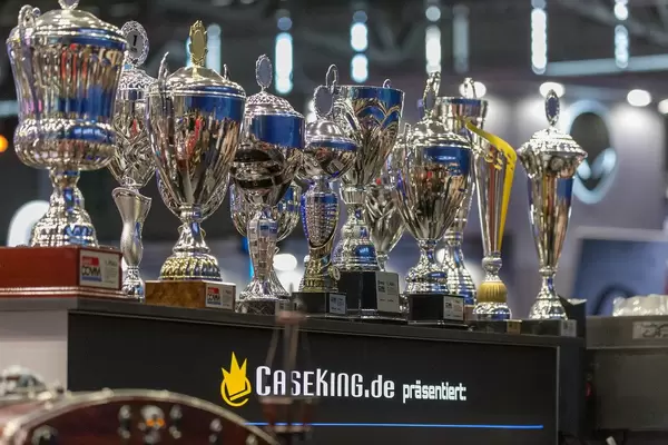 Siegerpokale am Caseking Stand auf der Gamescom