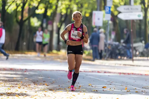Sigrid Bühler running Cologne Marathon in summer