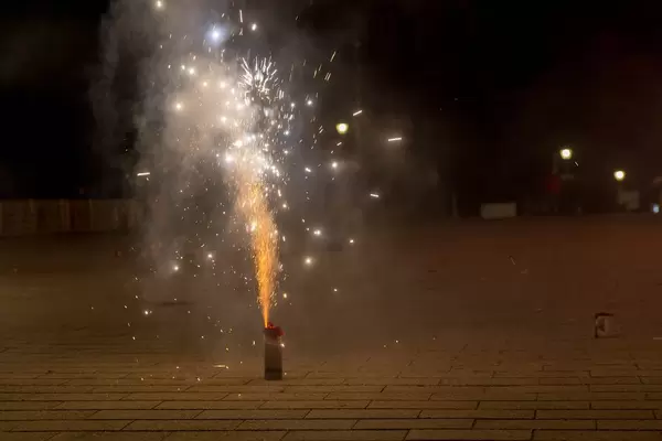 Silvester-Feuerwerk kurz vor dem Erlöschen