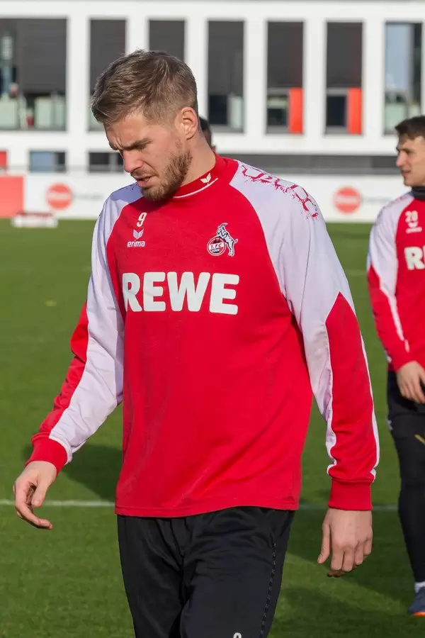 Simon Terodde beim Training nach dem Abstiegskampf