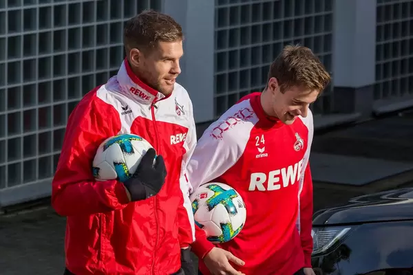 Simon Terodde und Lukas Klünter vor dem Training am 30.01.2018