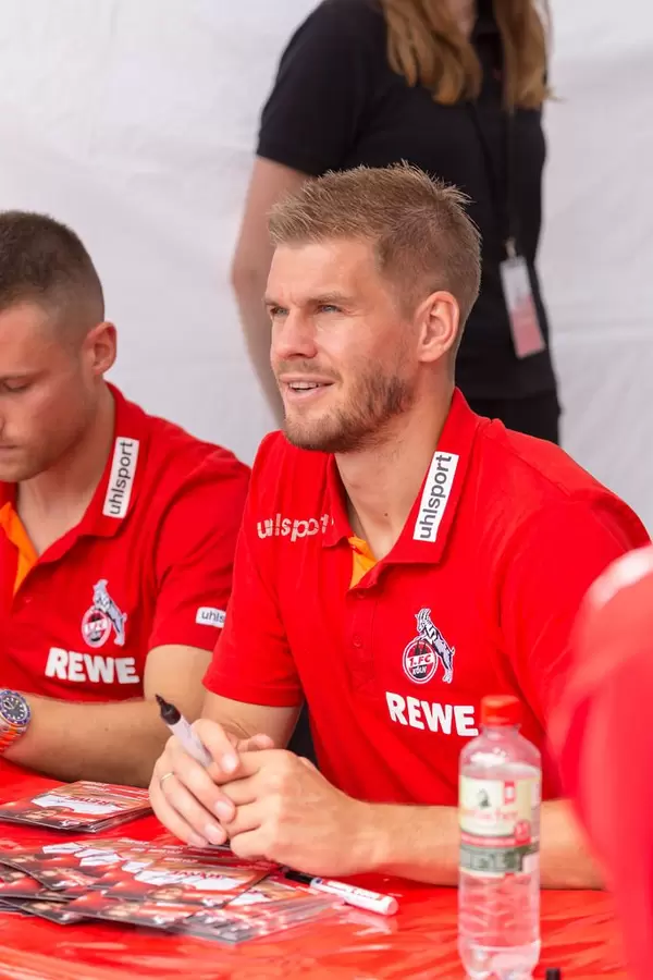 Simon Terodde während der Autogrammstunde