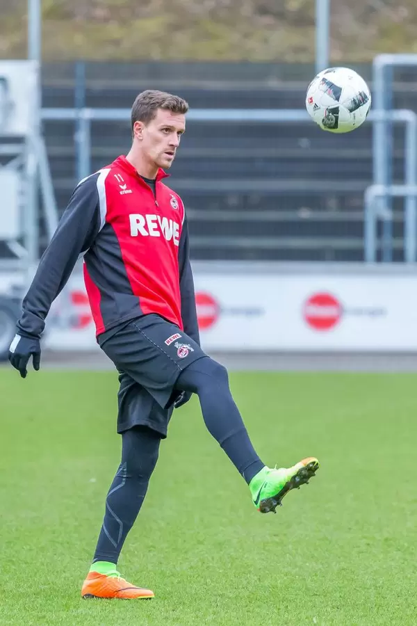 Simon Zoller bei Ballannahme