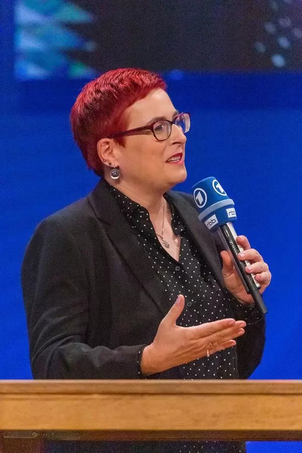 Simone Rafael, editor-in-chief of German news magazine, talks about politics on RBB and ARD television magazine Kontraste, live from IFA