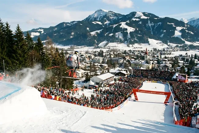 Skisprung-Wettkampf am Streif-Hang in Kitzbühel