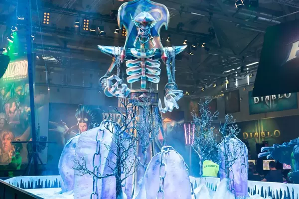 Skulptur des Warcraft III Helden Lich - Gamescom 2017, Köln