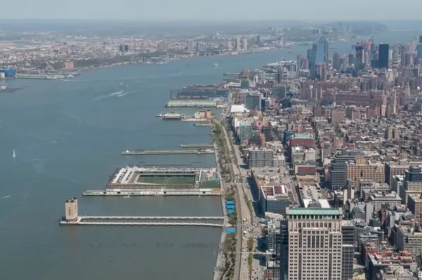 Skyline von Jersey City (Drohnenfoto), USA