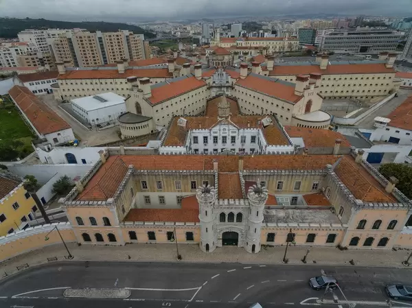 Skyline von Lissabon, Portugal aus der Vogelperspektive (Drohnenfoto)