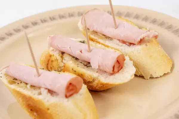 Sliced Baguettes served with pork Ham (Flip 2019)