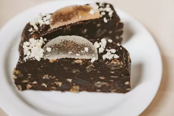 Sliced chocolate pie made of biscuits  (Flip 2019)