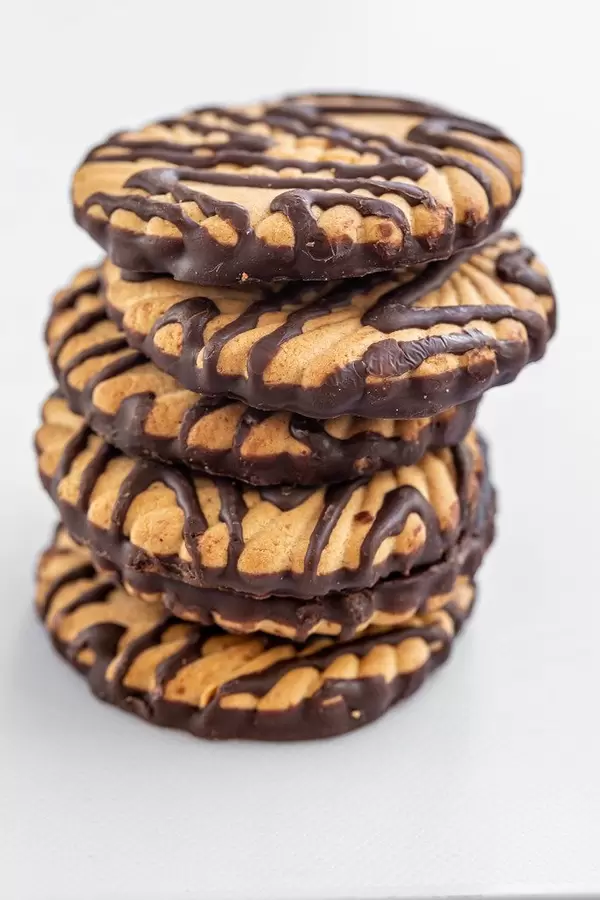 Slide with shortbread cookies with chocolate stripes