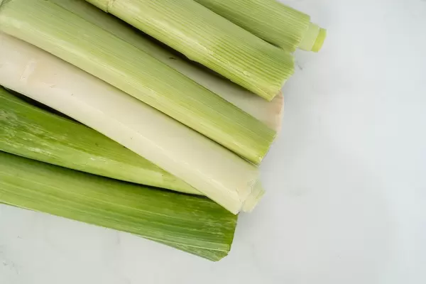 Slilced Leak on the white marble table (Flip 2019)