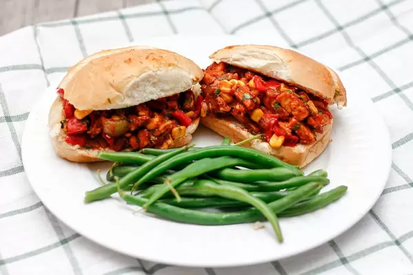 Sloppy Joe Hamburger mit Brechbohnen