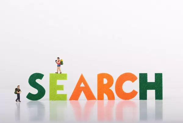 Small traveler figures with Search text