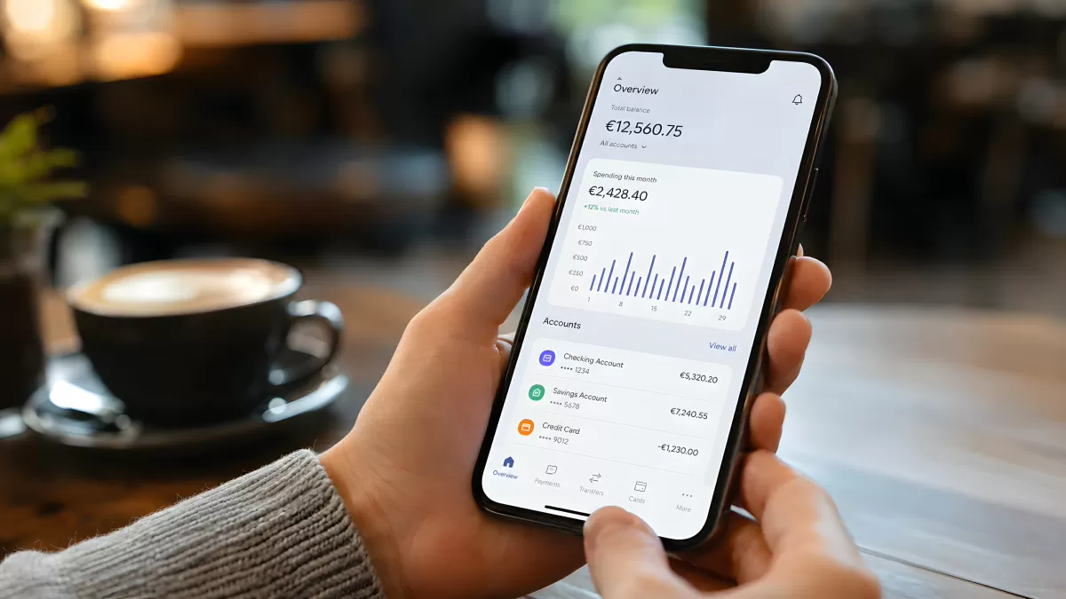 Smartphone-Banking-App zeigt Kontoübersicht