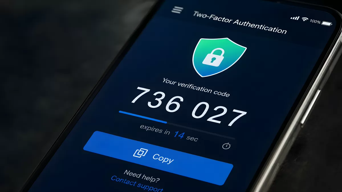 Smartphone mit Zwei-Faktor-Authentifizierung-Code
