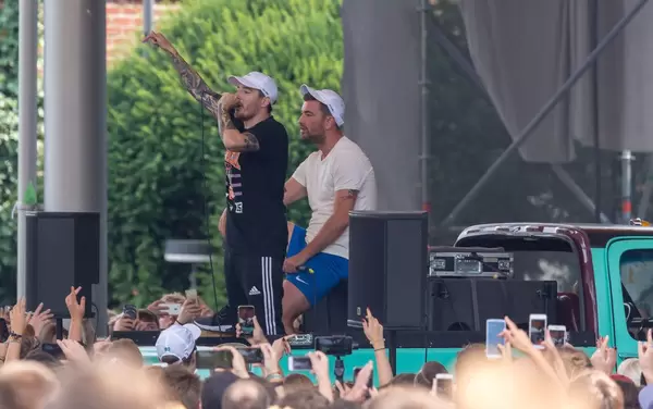 Smartphone-Publikum beim Konzert von Marteria und Casper