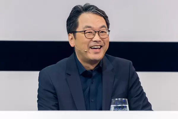 Smiling portrait of Dr. Alex Jinsung Choi, Senior Vice President of Strategy and Technology Innovation at Deutsche Telekom AG