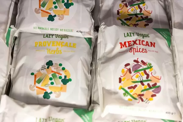 Snacks von Lazy Vegan in Geschmacksrichtungen Provencale Herbs und Mexican Spices