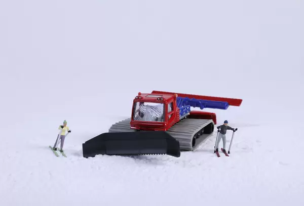 Snowcat ratrack machine