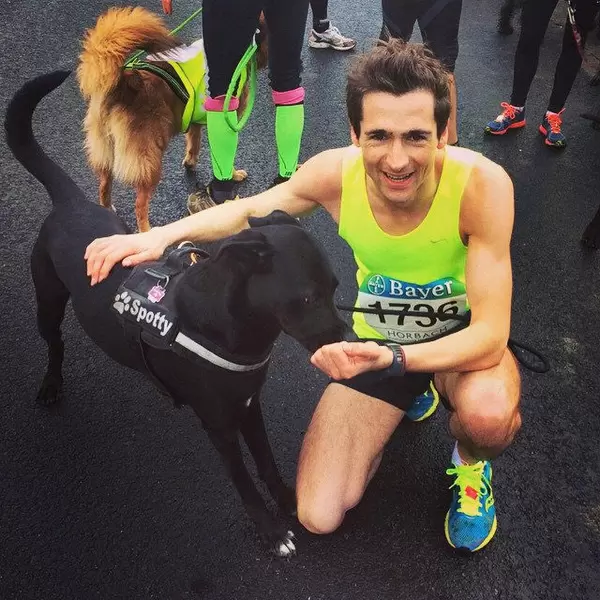 So stolz auf unseren Hund Spotty. 2. Platz beim 6-Pfoten-Lauf in Leverkusen. 2,5km in 8:09 Minuten. #running #sports #canicross #agility #petsagram #pets #animals #dogs #laboftheday #lab #puppy #training #leverkusen #happy #picoftheday #instapic #instadog