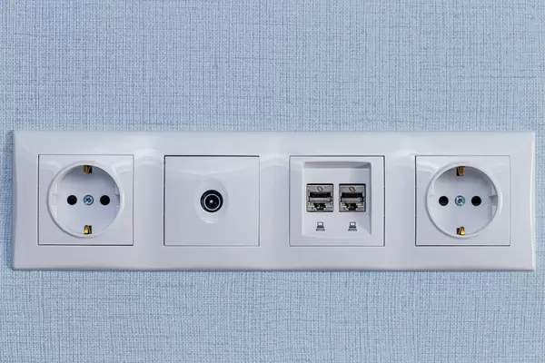 Sockets with antenna cable and internet (Flip 2019)