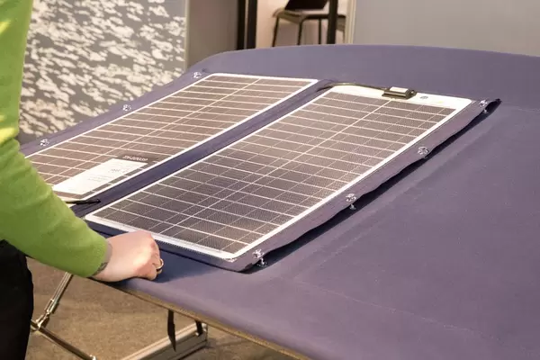 Sonnenverdeck mit Solarmodulen für Boote (SunWare TX-22039), boot Düsseldorf 2017