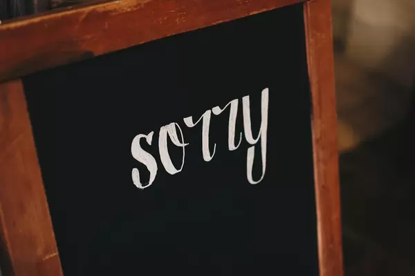 Sorry geschrieben auf einem schwarzen Brett