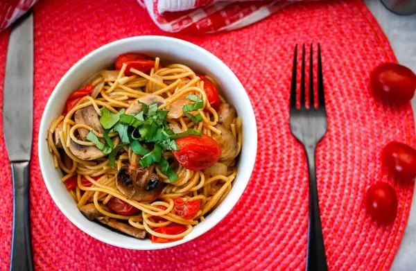 Spagnetti with Mushroom and Cherry Tomato