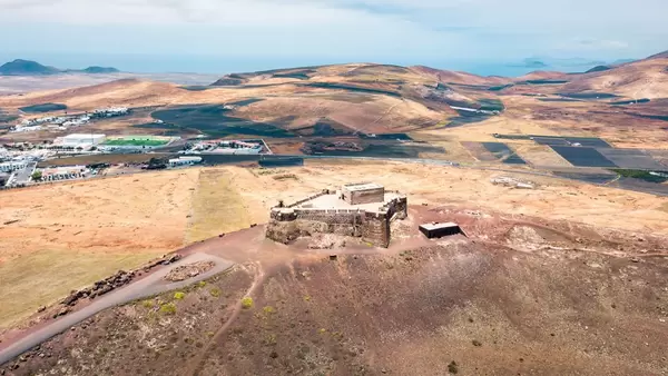 Spanish castle on top of the hill / Spanische Burg auf dem Hügel