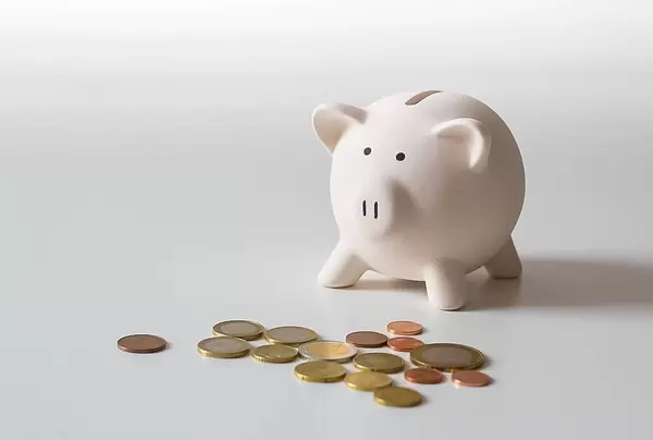 Sparbüchse mit Kleingeld