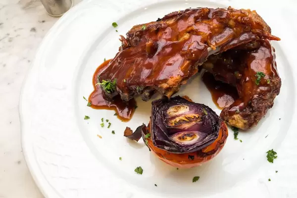 Spareribs mit köstlicher Barbecue-Sauce