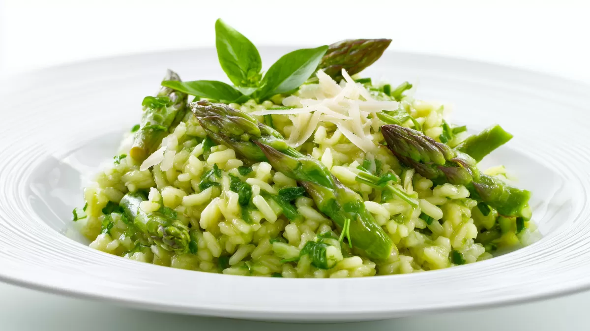 Spargel Risotto mit Bärlauch frisch angerichtet