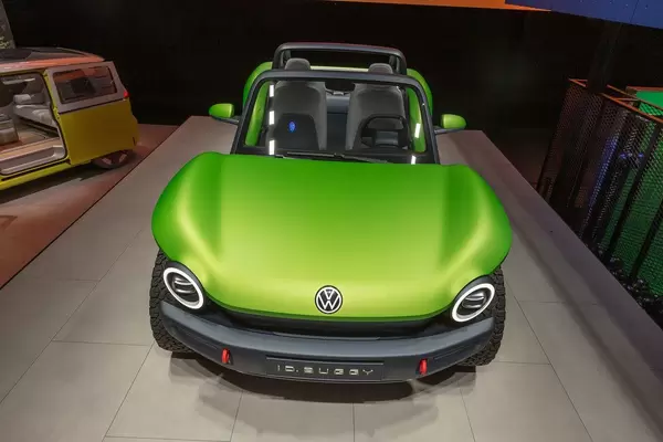 Spaßauto: Elektrischer grüner VW ID.Buggy mit 204 PS und hoher Windschutzscheibe