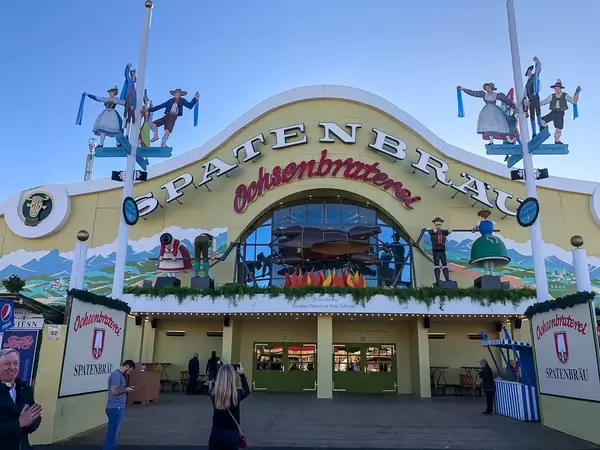 Spatenbräu Ochsenbraterei Festzelt Haupteingang auf dem Oktoberfest