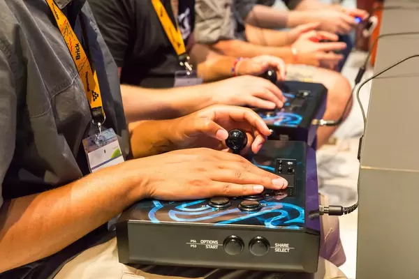 Spezieller Kontroller für Beat-’em-up-Spiele - Gamescom 2017, Köln